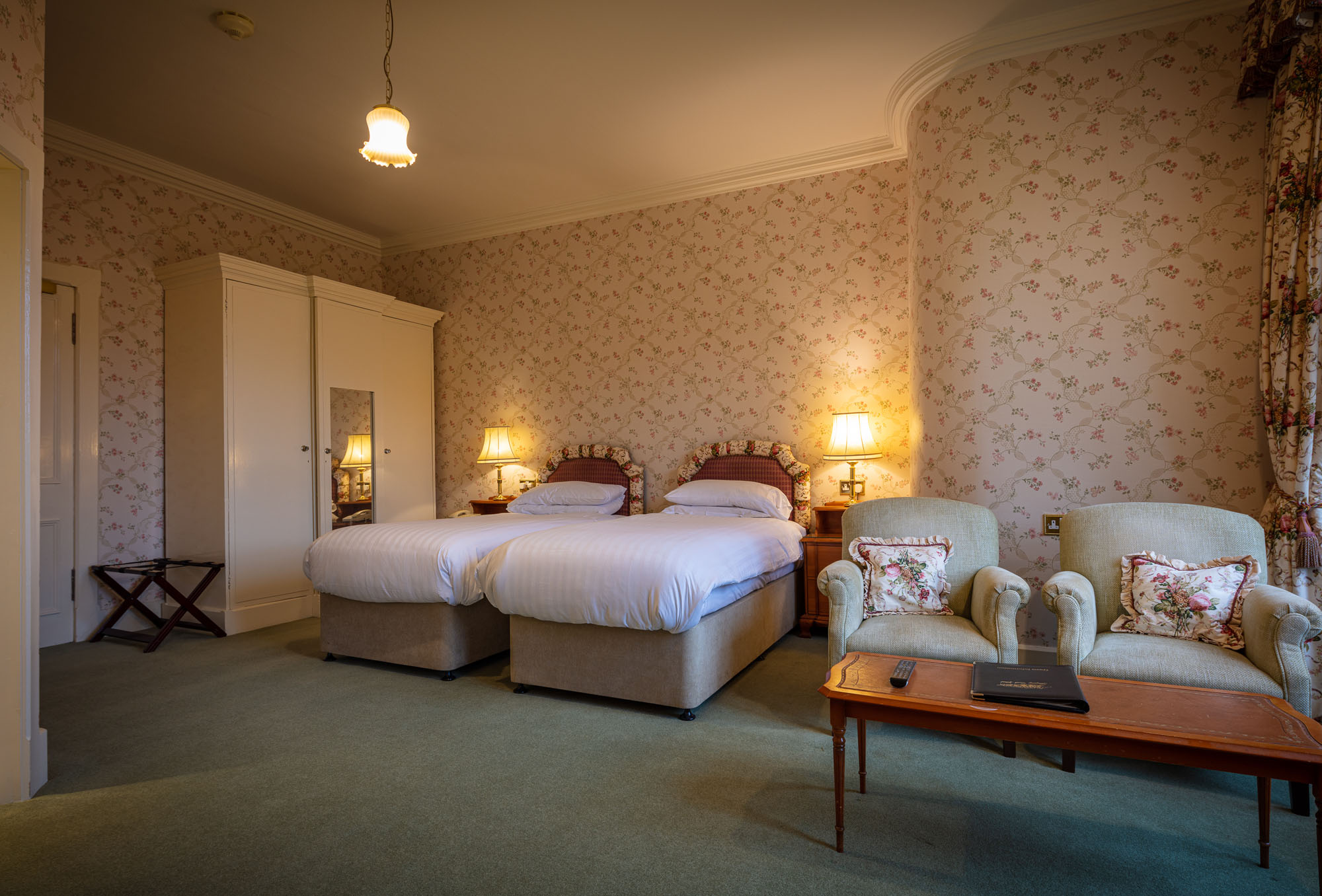 Deluxe twin bedroom